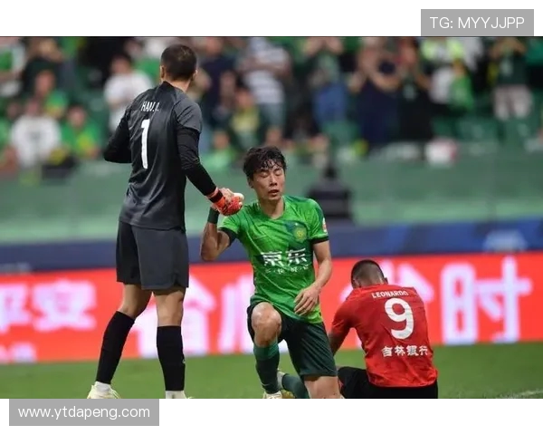 国安队李磊因右大腿肌肉拉伤预计缺阵四周球队面临人员紧张局面